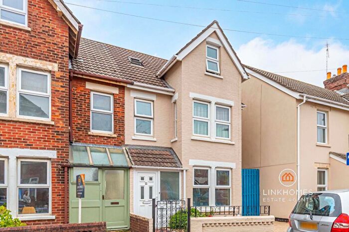 5 Bedroom Semi-Detached House For Sale In Emerson Road, Poole, BH15