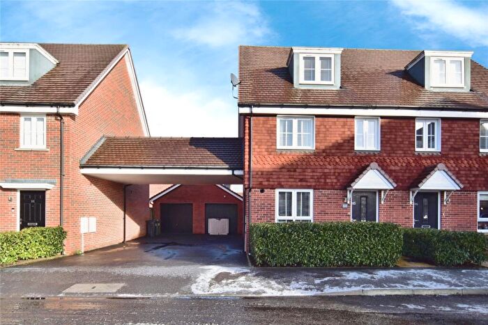 3 Bedroom Semi Detached House For Sale In Edmett Way, Maidstone, Kent, ME17