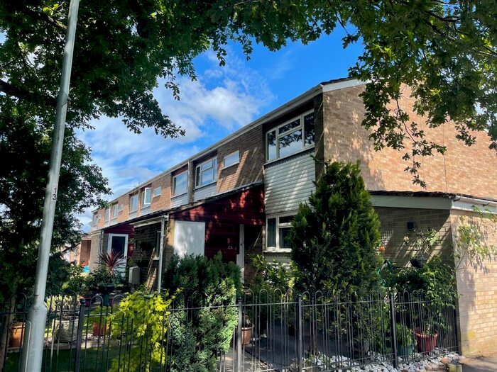 2 Bedroom Maisonette To Rent In Rickman Close, Woodley, RG5