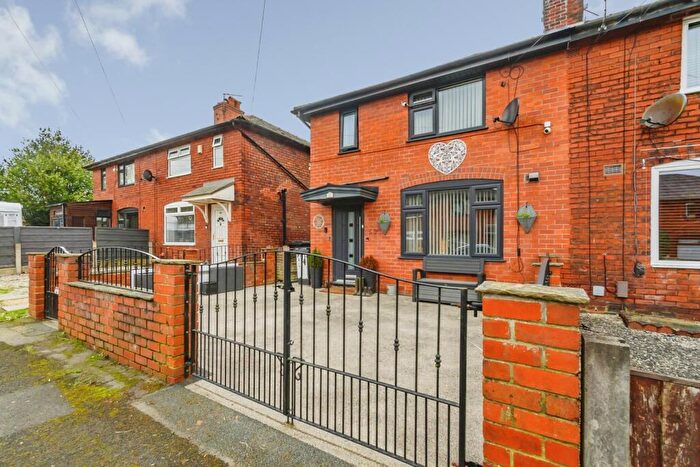 3 Bedroom Semi Detached House For Sale In Hawthorn Avenue, Radcliffe, Manchester, Greater Manchester, M26