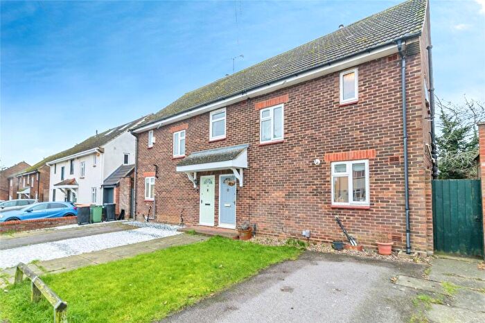 3 Bedroom Semi-Detached House For Sale In Weston Avenue, Leighton Buzzard, Bedfordshire, LU7