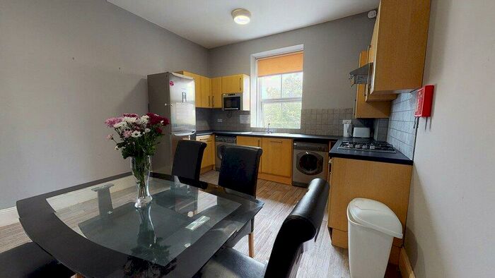 5 Bedroom Property To Rent In Greenbank Terrace, Greenbank, Plymouth, Devon, PL4