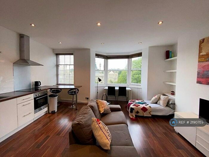 2 Bedroom Flat To Rent In Pavilion Parade, Brighton, BN2