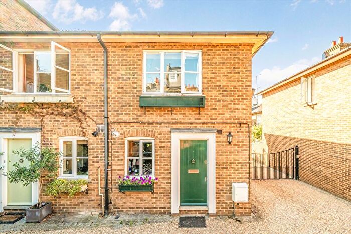 2 Bedroom Terraced House To Rent In Lancaster Mews, Wandsworth, SW18