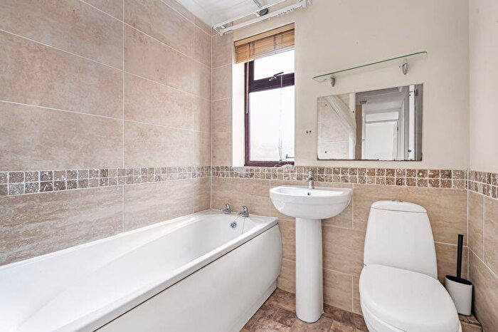 3 Bedroom End Of Terrace House For Sale In Huntingbrooke, Milton Keynes, MK8