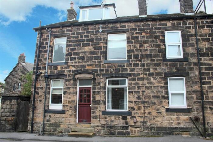2 Bedroom Property To Rent In King Street, Yeadon, Leeds, LS19