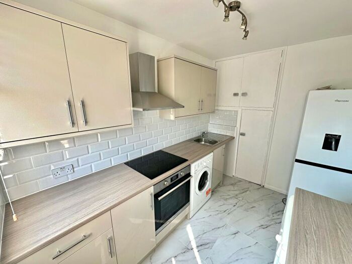 2 Bedroom Apartment To Rent In Porchester Mead, Beckenham, BR3