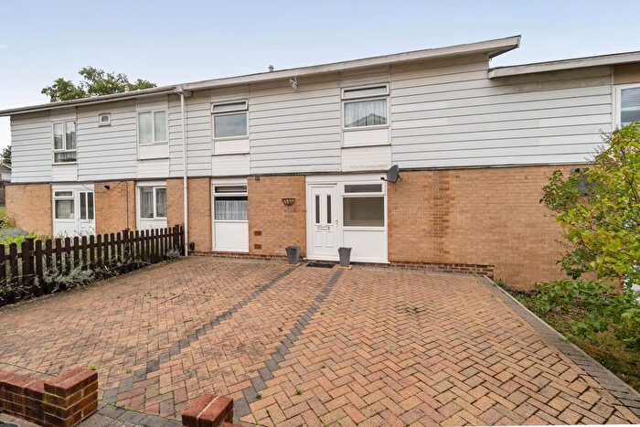 3 Bedroom Property For Sale In Fountains Close, Basingstoke, RG24