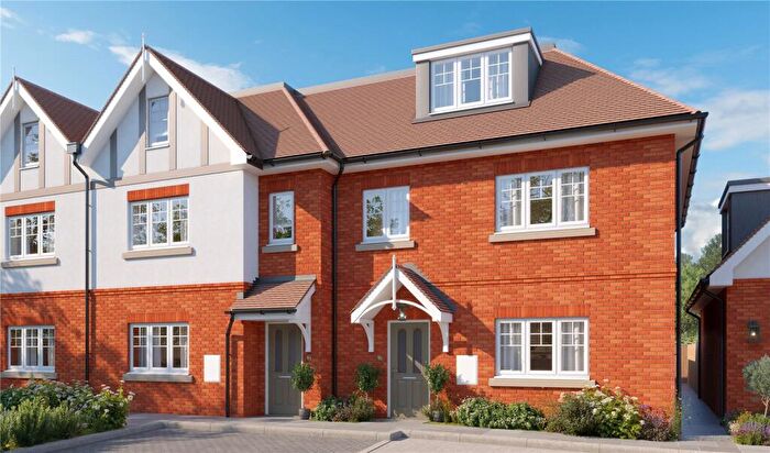 3 Bedroom Terraced House For Sale In Queens Road, Weybridge, KT13