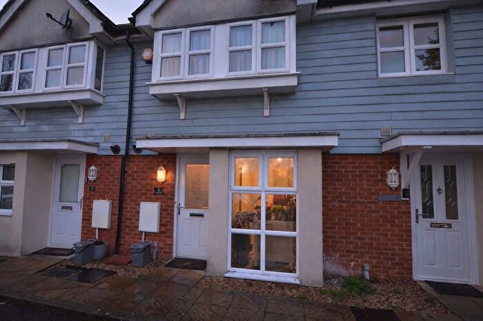 2 Bedroom Terraced House To Rent In Ashmount Crescent, Slough, SL1