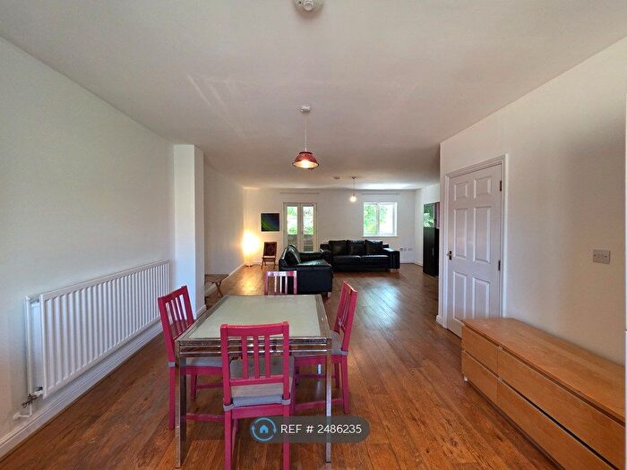 2 Bedroom Flat To Rent In Blakes Road, London, SE15