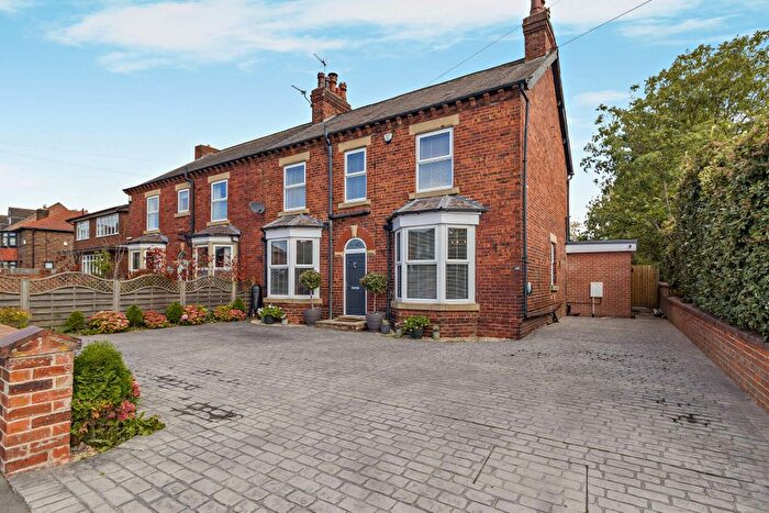 4 Bedroom Semi-Detached House For Sale In Ledger Lane, Wakefield, WF1