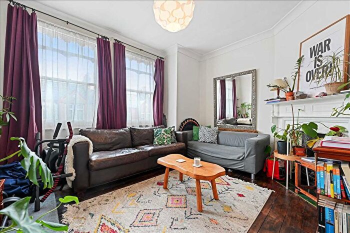 2 Bedroom Maisonette To Rent In Idlecombe Road, London, SW17
