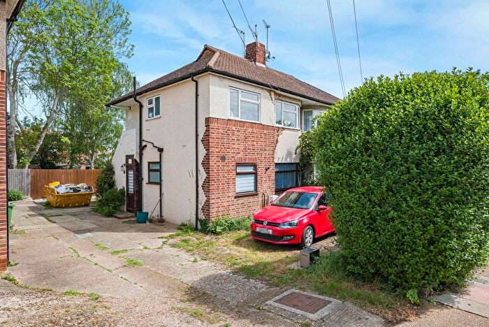2 Bedroom Flat For Sale In Maylands Drive, Sidcup, DA14