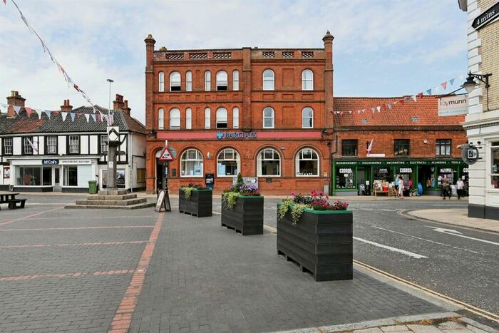 2 Bedroom Flat To Rent In Market Place, Harleston, IP20