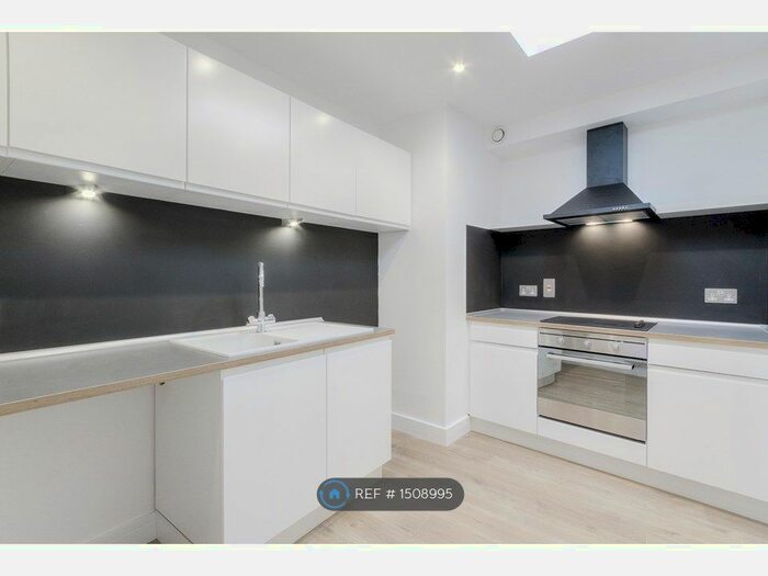 2 Bedroom Flat To Rent In Dalkeith House, Kettering, NN16