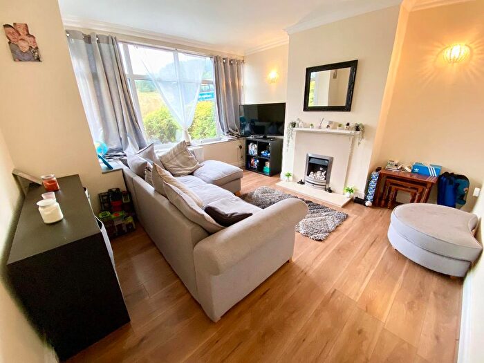 2 Bedroom Semi-Detached House For Sale In Newsome Road, Newsome, Huddersfield, HD4