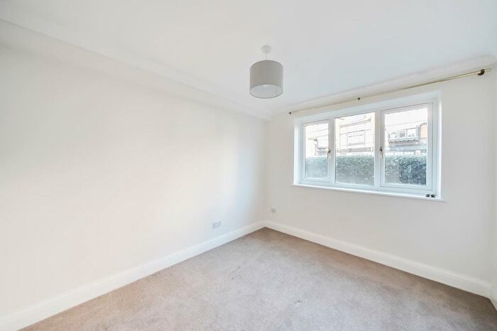 2 Bedroom Apartment To Rent In Station Road, Henley, RG9