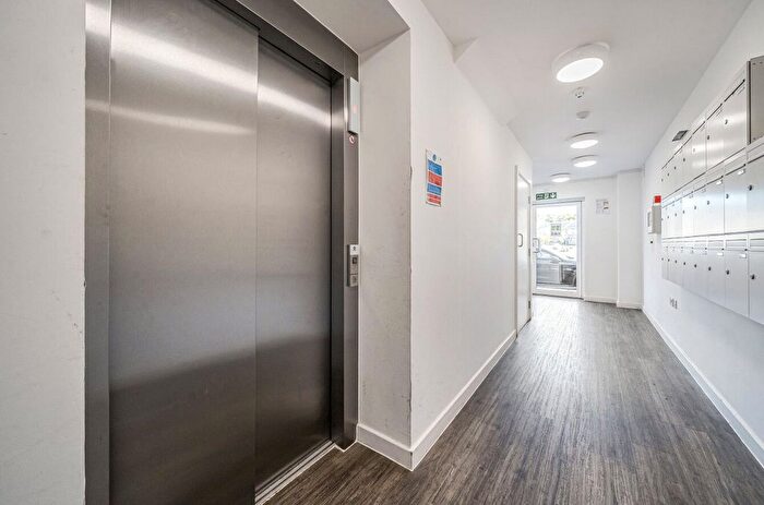1 Bedroom Flat For Sale In Hurley Drive, Bracknell, Berkshire, RG12