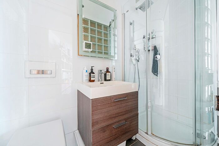 1 Bedroom Flat For Sale In Goswell Road, Clerkenwell, London, EC1V