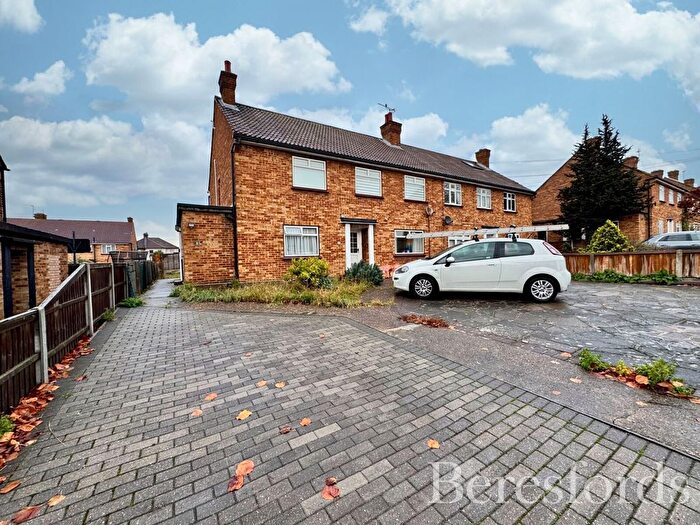 2 Bedroom Maisonette For Sale In Claremont Road, Hornchurch, RM11