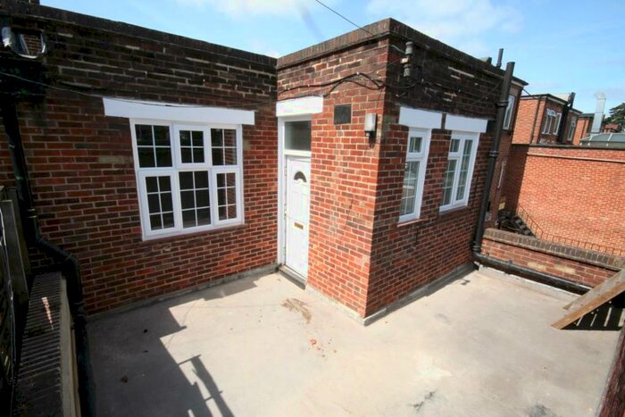 2 Bedroom Flat To Rent In South Road, Haywards Heath, West Sussex, RH16