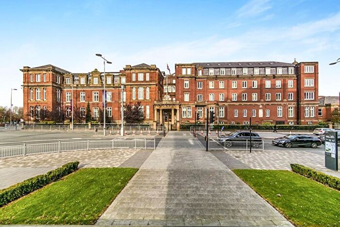 3 Bedroom Apartment To Rent In The Royal, Wilton Place, Salford, Greater Manchester, M3