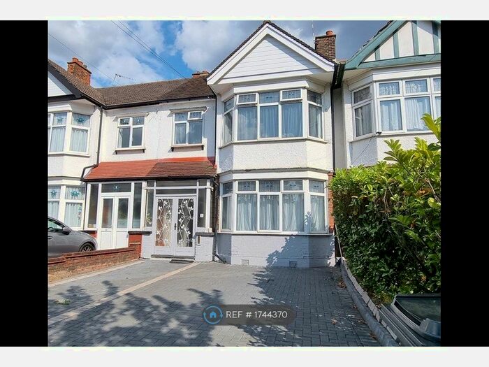 3 Bedroom Terraced House To Rent In Parham Drive, Ilford, IG2
