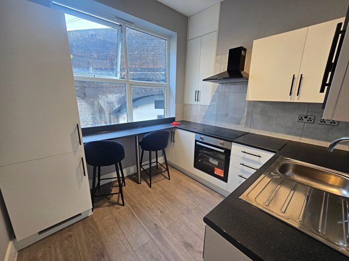 Studio To Rent In Amhurst Road, London, E8