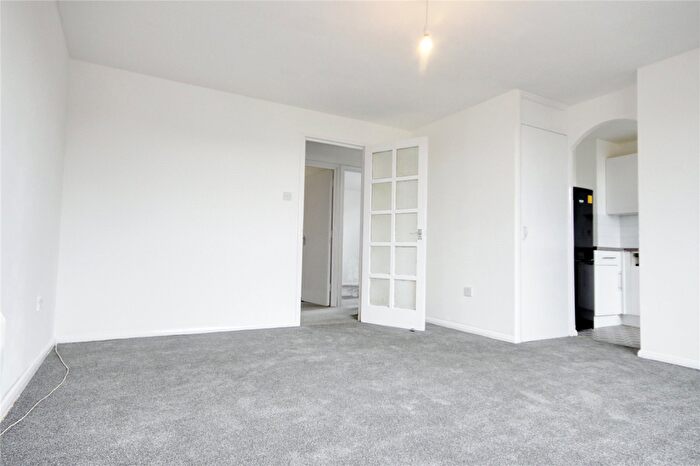 2 Bedroom Flat To Rent In Dunnock Close, Enfield, London, N9