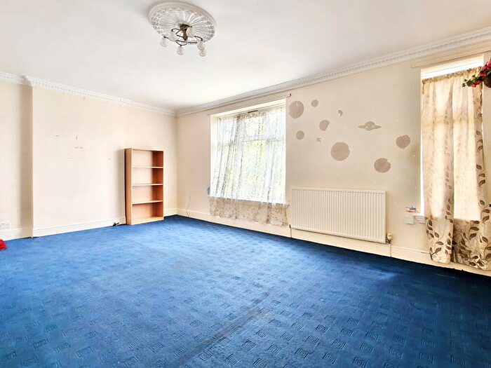 3 Bedroom Flat To Rent In Gravelly Hill, Erdington, B23