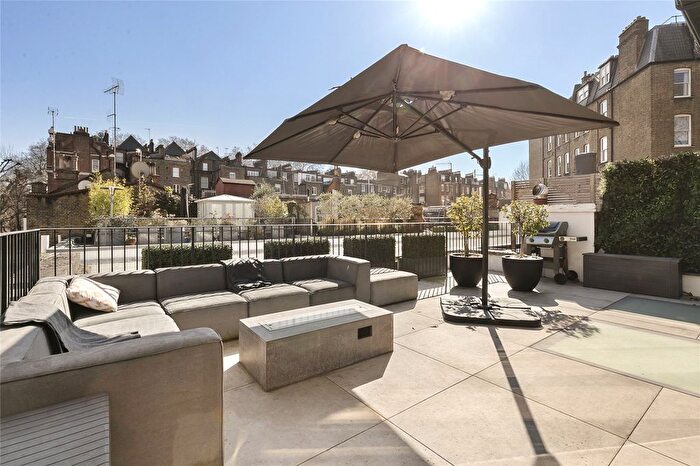 3 Bedroom Mews For Sale In Laverton Place, London, SW5