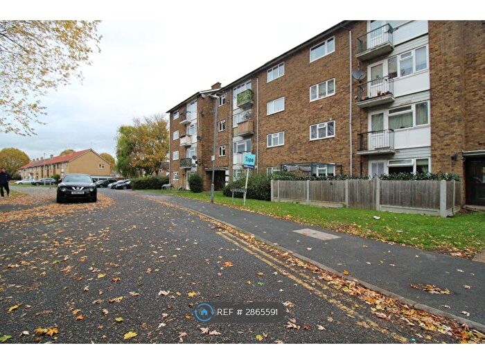 2 Bedroom Flat To Rent In Long Lynderswood, Basildon, SS15
