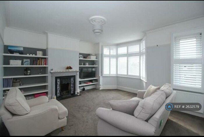 2 Bedroom Maisonette To Rent In Pinner Hill Road, Pinner, HA5