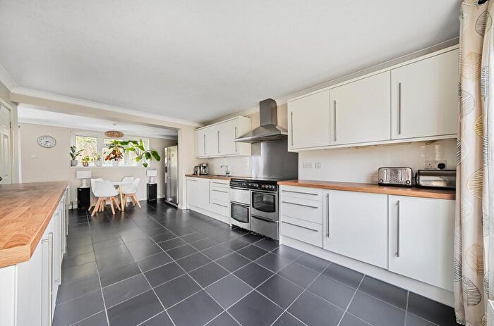 4 Bedroom Detached House For Sale In Thorold Road, Chandler's Ford, Eastleigh, SO53