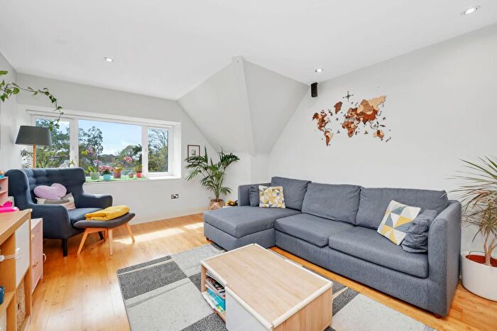 2 Bedroom Flat For Sale In Willesden Lane, Chatsworth Court, NW2