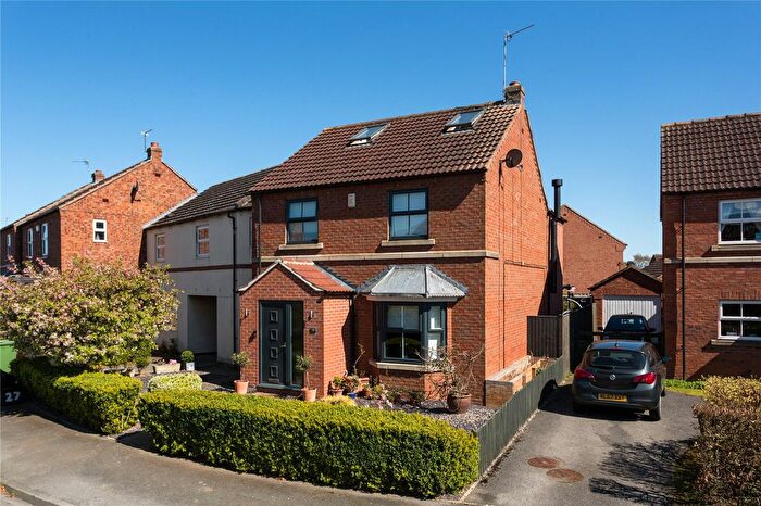 4 Bedroom Link Detached House For Sale In Chaucer Lane, Strensall, York, North Yorkshire, YO32