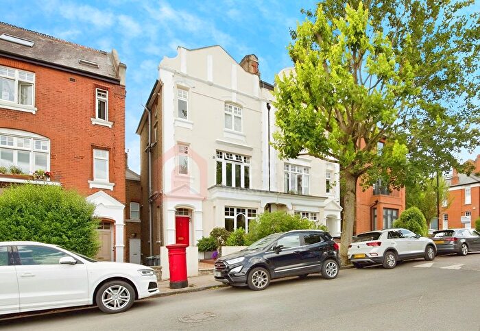 2 Bedroom Flat For Sale In Muswell Road, London, N10