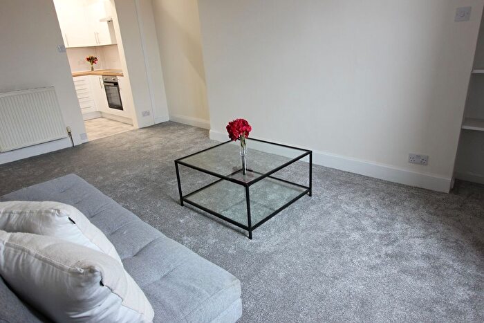 2 Bedroom Flat To Rent In Wheatfield Road, Edinburgh, EH11