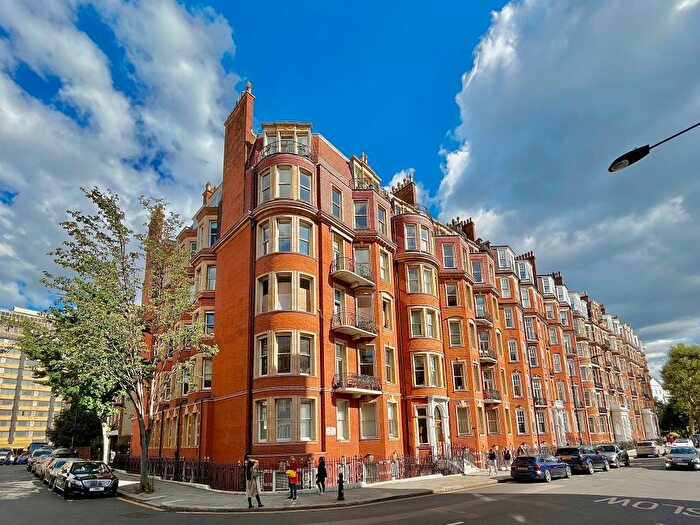 3 Bedroom Flat To Rent In Marloes Road, London, W8