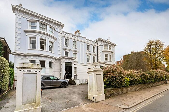 3 Bedroom Flat To Rent In Kings Road, Richmond, TW10