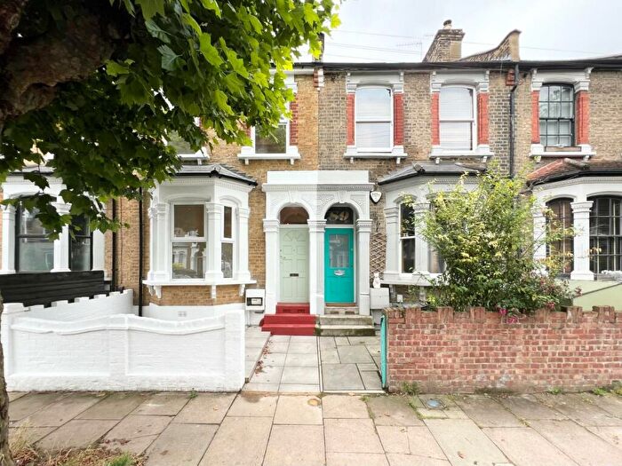 7 Bedroom Terraced House To Rent In Roding Road, Clapton, Hackney, London, E5