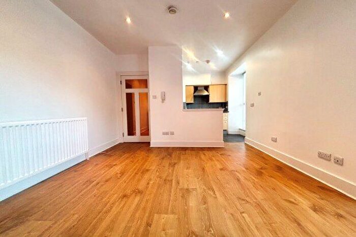2 Bedroom Flat To Rent In Nithsdale Road, Glasgow, G41