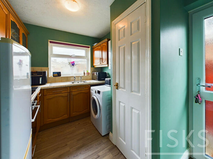 1 Bedroom Bungalow For Sale In Urmond Road, Canvey Island, SS8