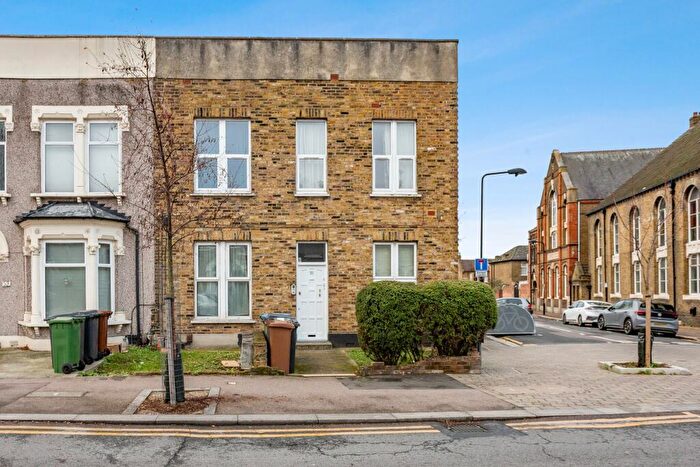 1 Bedroom Flat To Rent In Cann Hall Road, E11
