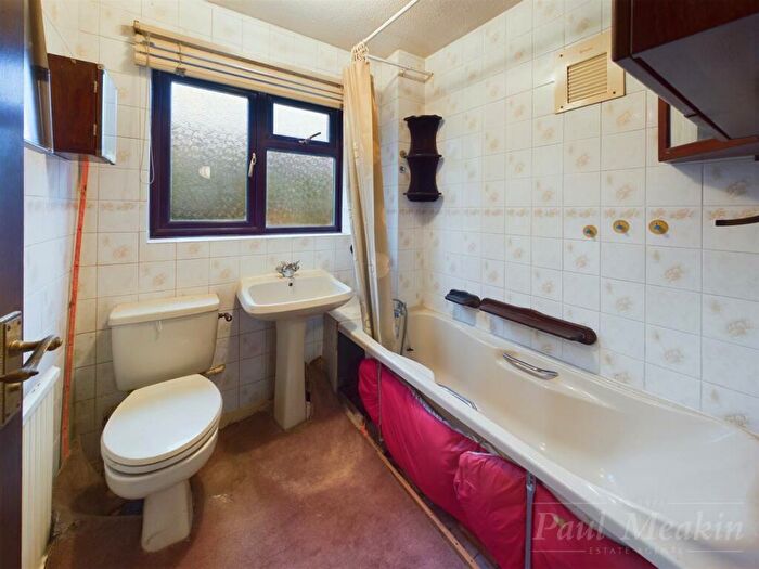 3 Bedroom Link Detached House For Sale In Goldfinch Road, South Croydon, CR2