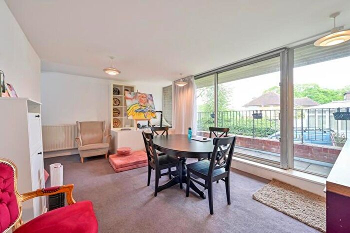 2 Bedroom Flat For Sale In Tapestry Court, Mortlake High Street, London, SW14