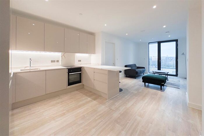 2 Bedroom Apartment To Rent In Fifve, M3