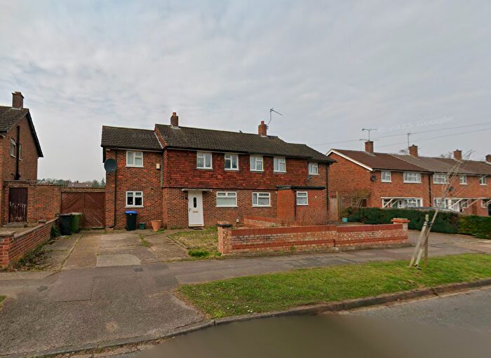 4 Bedroom Semi-detached House To Rent In Woking, GU22