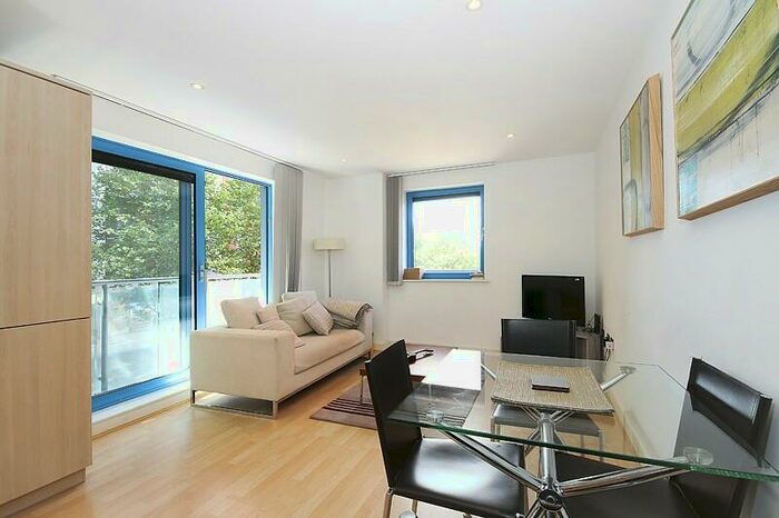 2 Bedroom Apartment To Rent In Western Gateway, Royal Victoria Docks, E16